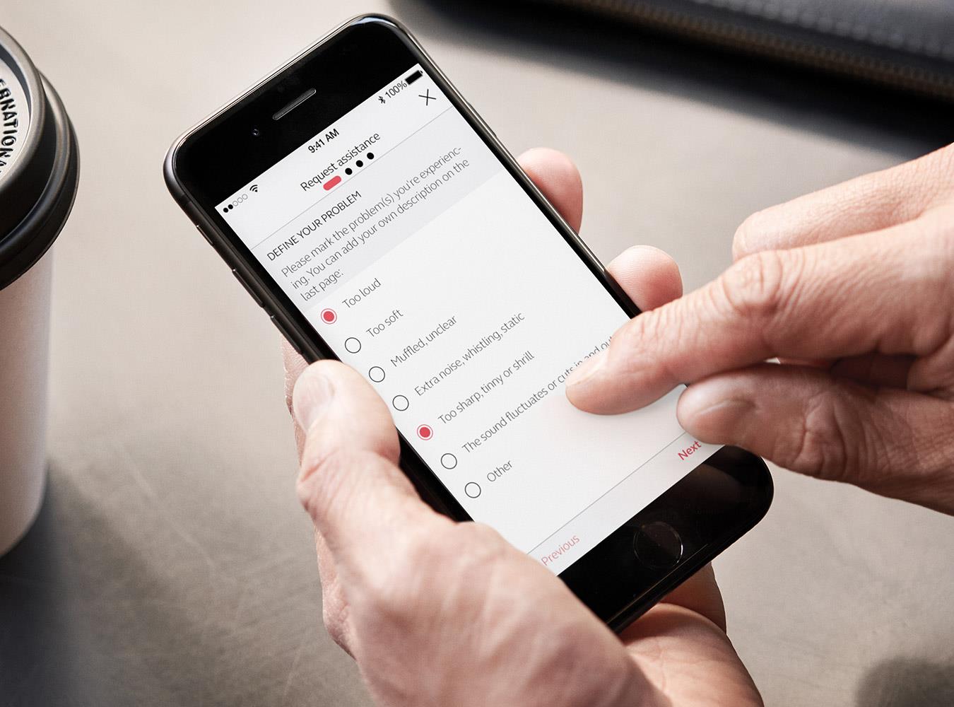 Man using the ReSound Smart 3D app.